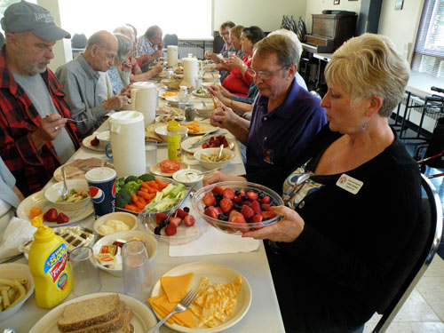 senior fellowship meal Vidor